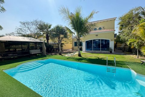 Villa in Jumeirah Park, Dubai, VAE 4 slaapkamers, 471.01 vr.m. nr 751089