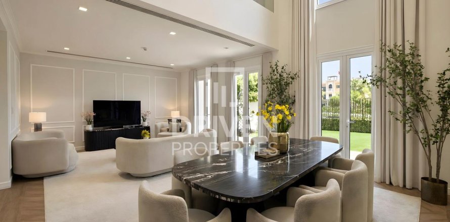 Townhouse in Jumeirah, Dubai, UAE 4 bedrooms, 263.19 sq.m. № 759084