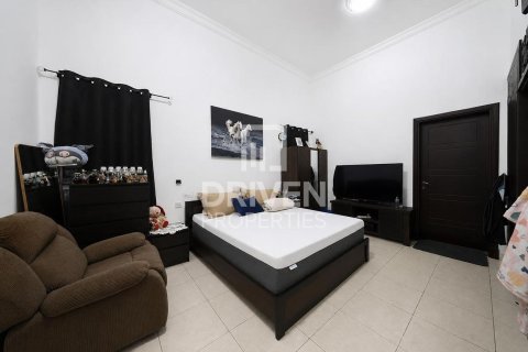Vila v Umm Suqeim, Dubai, SAE 4 spálne, 594.58 m2 č. 746635 - Fotografia 8