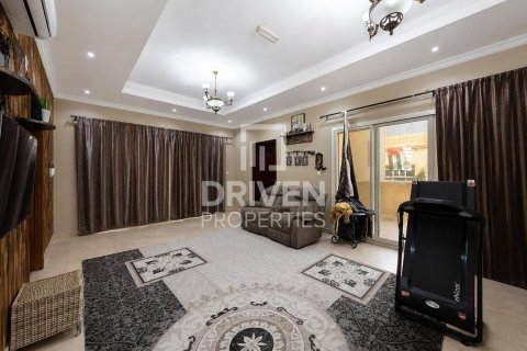 Vila v Umm Suqeim, Dubai, SAE 4 spálne, 594.58 m2 č. 746635 - Fotografia 4