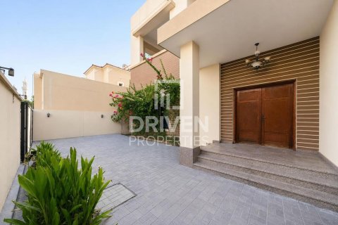 Villa itt: Umm Suqeim, Dubai, EAE, 4 hálószoba, 594.58 m², azonosító: 746635