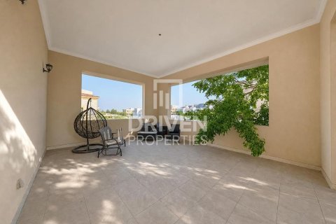 Vila v Umm Suqeim, Dubai, SAE 4 spálne, 594.58 m2 č. 746635 - Fotografia 11