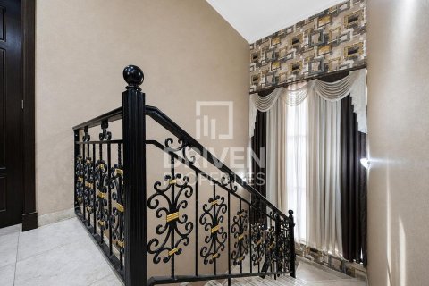 Vila v Umm Suqeim, Dubai, SAE 4 spálne, 594.58 m2 č. 746635 - Fotografia 10