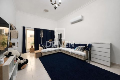 Vila v Umm Suqeim, Dubai, SAE 4 spálne, 594.58 m2 č. 746635 - Fotografia 16