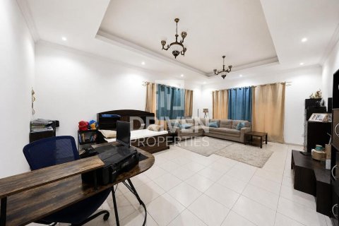 Vila v Umm Suqeim, Dubai, SAE 4 spálne, 594.58 m2 č. 746635 - Fotografia 3