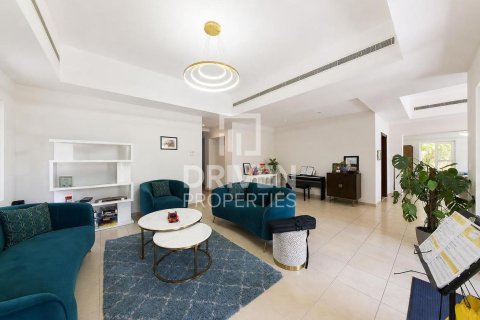Зняти в оренду віллу в Арабиан Ранчес, Дубай, ОАЕ 5 спалень, 819.03м2, № 746640 - фото 3