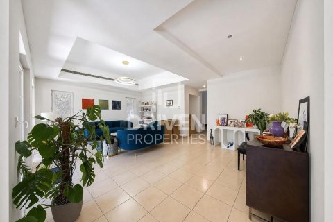 Зняти в оренду віллу в Арабиан Ранчес, Дубай, ОАЕ 5 спалень, 819.03м2, № 746640 - фото 2