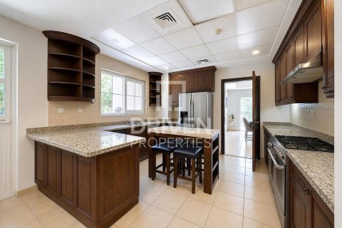 Зняти в оренду віллу в Арабиан Ранчес, Дубай, ОАЕ 5 спалень, 819.03м2, № 746640 - фото 17