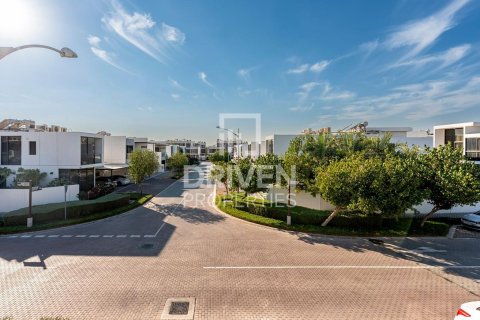 Villa til salg i Dubai, UAE 5 soveværelser, 425.5 kvm № 743411 - foto 2