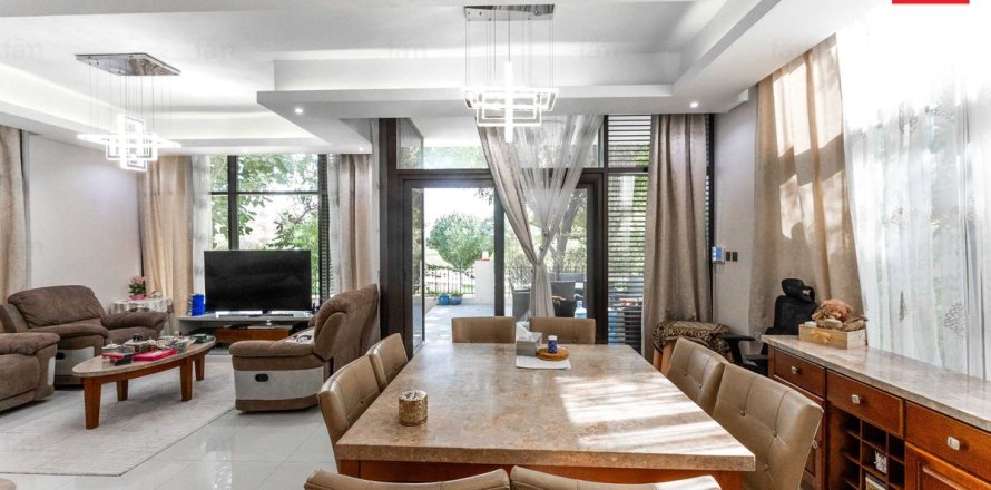 Villa in Dubai, VAE: 6 Schlafzimmer, 362.1 m2 Nr. 687494