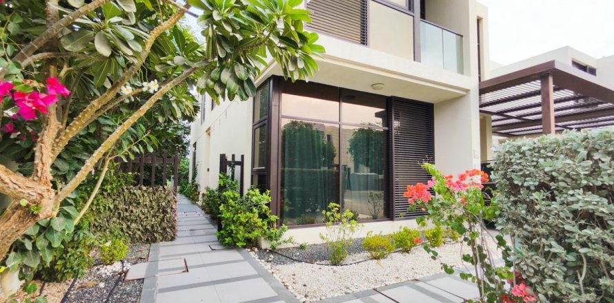 Villa asukohaga Dubai, AÜE: 6 magamistoaga, 362.1 m² Nr 687494