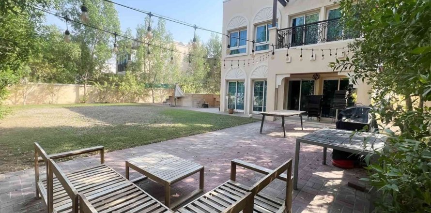 Villa sa Jumeirah Village Triangle, Dubai, UAE 2 silid-tulugan, 250 sq.m. № 734287