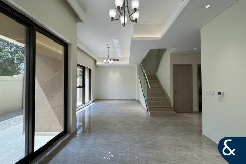 فيلا للإيجار في Dubai Sports City، دبي، الإمارات العربية المتحدة 4 غرفة نوم ، 343 متر مربع ، رقم 668383 - صورة 2