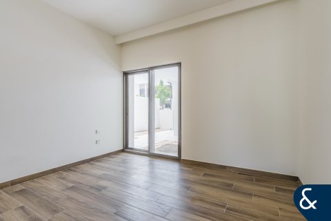 Huvila Al Furjan, Dubai, Arabiemiraatit 4 makuuhuonetta, 335 m2 № 667901 - kuva 15