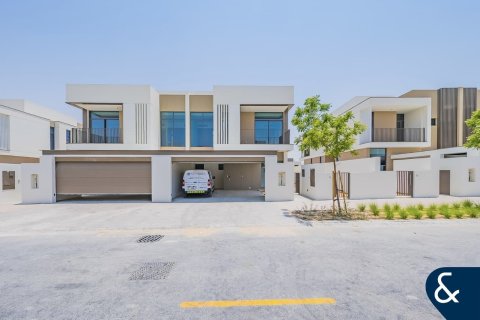 Huvila Al Furjan, Dubai, Arabiemiraatit 4 makuuhuonetta, 335 m2 № 667901 - kuva 1