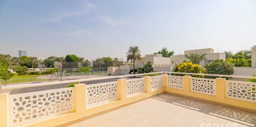 Vila u gradu Meadows, Dubai, UAE 4 spavaće sobe, 381 m2 Br. 661258