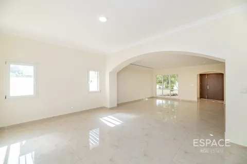 Vila u gradu Meadows, Dubai, UAE 4 spavaće sobe, 381 m2 Br. 661258 - Slika 3