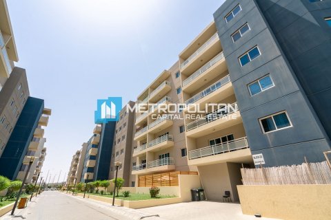 Apartment in Al Reef, Abu Dhabi, UAE 2 bedrooms, 112.1 sq.m. № 636835 - photo 1