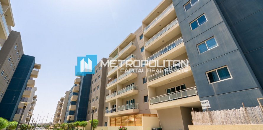 Apartment in Al Reef, Abu Dhabi, UAE 2 bedrooms, 112.1 sq.m. № 636835