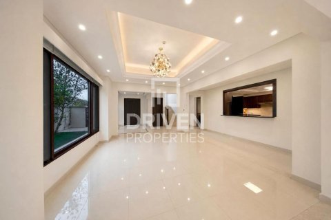 Villa til leie i Mirdif, Dubai, Emiratene 4 soverom, 418.99 kvm Nr. 757309 - Foto 2