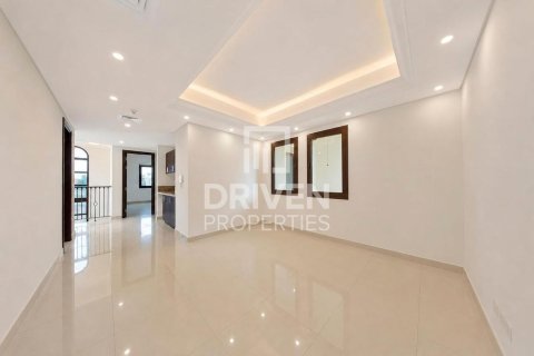 Villa til leie i Mirdif, Dubai, Emiratene 4 soverom, 418.99 kvm Nr. 757309 - Foto 16