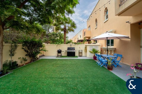 Kamienica na sprzedaż w Dubai Sports City, Dubai, ZEA 4 sypialnie, 247 mkw., nr 697989 - zdjęcie 1