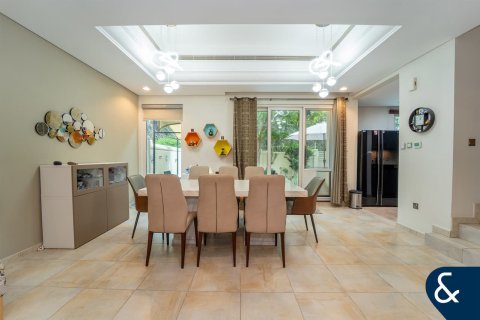 Kamienica na sprzedaż w Dubai Sports City, Dubai, ZEA 4 sypialnie, 247 mkw., nr 697989 - zdjęcie 7