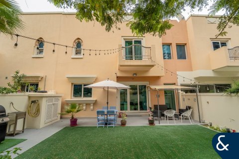 Kamienica na sprzedaż w Dubai Sports City, Dubai, ZEA 4 sypialnie, 247 mkw., nr 697989 - zdjęcie 2