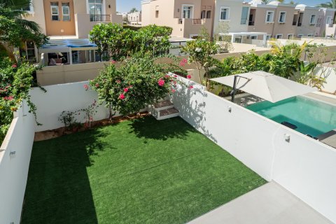 Villetta a schiera in vendita a Dubai, EAU 2 camere da letto, 157 mq. № 709739 - foto 14
