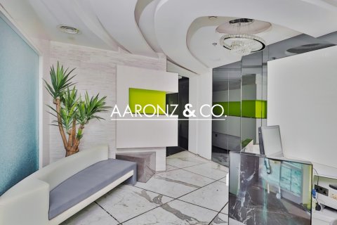 Oficiu de închiriat în Business Bay, Dubai, EAU 112 mp.  №703398 - poză 1