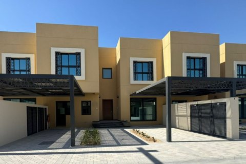 Kuća u nizu u gradu Sharjah, UAE 4 spavaće sobe, 255.48 m2 Br. 749252 - Slika 1
