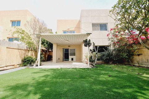 Villa til salgs i Abu Dhabi, Emiratene 3 soverom, 225 kvm Nr. 662970 - Foto 1