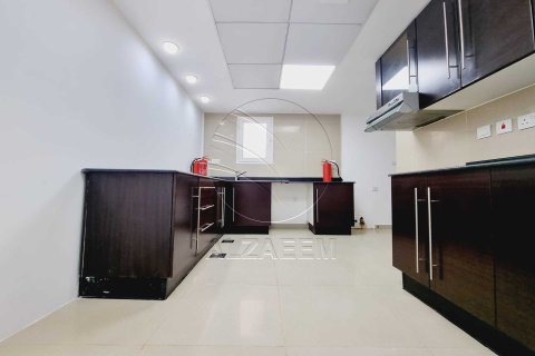 Villa til salgs i Abu Dhabi, Emiratene 3 soverom, 225 kvm Nr. 662970 - Foto 4