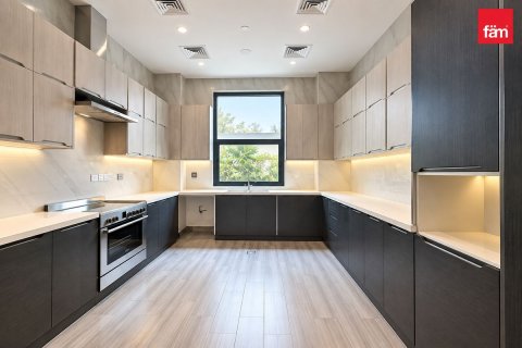 וילה להשכרה ב Dubai, איחוד האמירויות  5 חדרי שינה, 930.2 מ"ר, מספר 761021 - תמונה 2