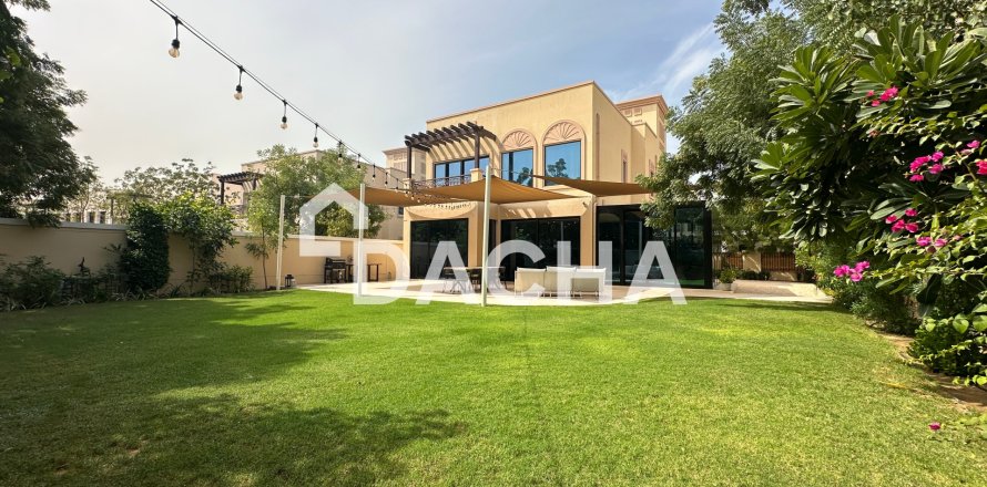 Villa in Jumeirah Village Triangle, Dubai, UAE 2 bedrooms, 280 sq.m. № 706876