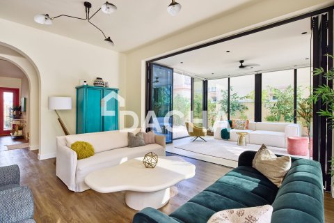Villa in Jumeirah Village Triangle, Dubai, UAE 2 bedrooms, 280 sq.m. № 706876 - photo 3