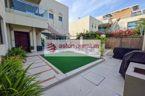 Villa in The Sustainable City, Dubai, UAE 3 bedrooms, 316 sq.m. № 703453 - photo 2
