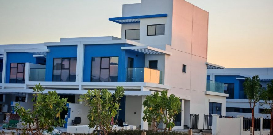 Kuća u nizu u gradu Dubai, UAE 5 spavaće sobe, 298.8 m2 Br. 699780