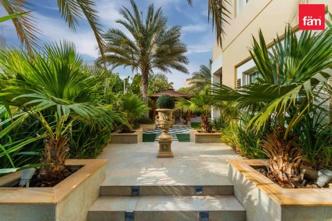 Dubai, UAE의 판매용 빌라 침실 5개, 770.9제곱미터 번호 726359 - 사진 29
