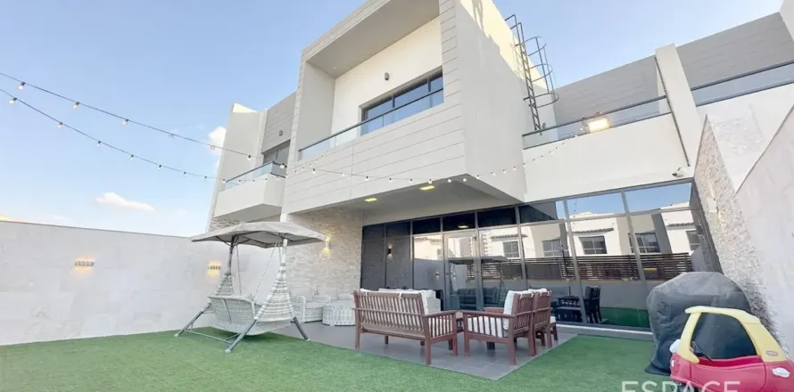 Townhouse sa Al Furjan, Dubai, UAE 4 silid-tulugan, 251 sq.m. № 738233