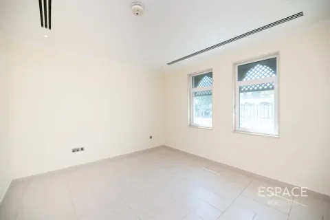 Villa zur Miete in Jumeirah Park, Dubai, VAE 4 Schlafzimmer, 471 m2 Nr. 738230 - Foto 8