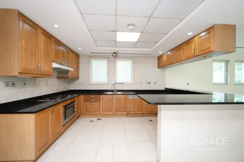Villa zur Miete in Jumeirah Park, Dubai, VAE 4 Schlafzimmer, 471 m2 Nr. 738230 - Foto 6