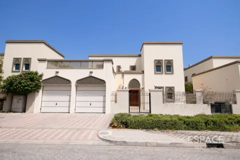 Villa zur Miete in Jumeirah Park, Dubai, VAE 4 Schlafzimmer, 471 m2 Nr. 738230 - Foto 2