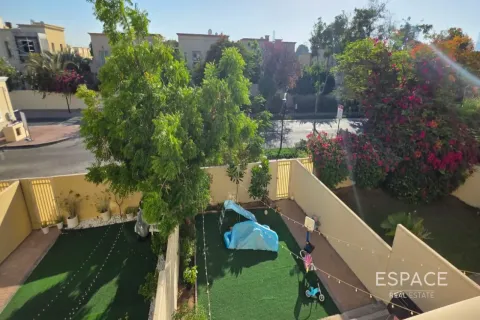 Villa para arrendamento em The Springs, Dubai, EAU 2 quartos, 153 m2 № 738227 - foto 1