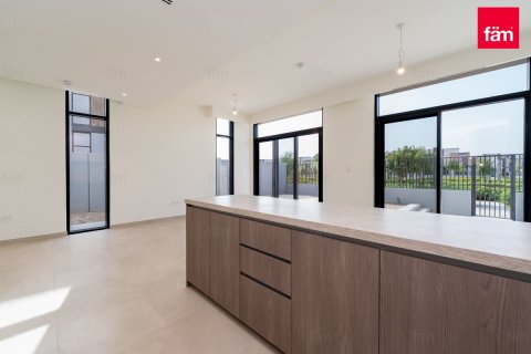Villa in Dubai, UAE 4 bedrooms, 246.2 sq.m. № 712691 - photo 15