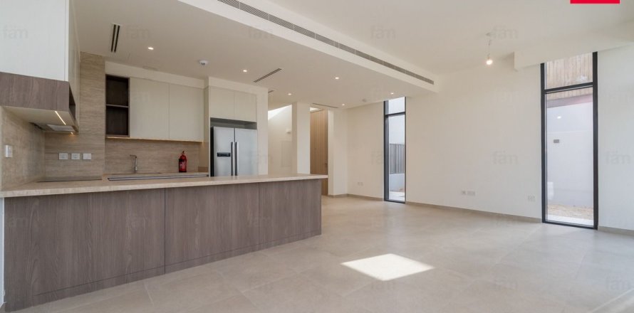 Villa in Dubai, UAE 4 bedrooms, 246.2 sq.m. № 712691