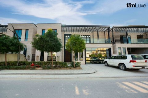 Villa à vendre à  Dubai, EAU 5 chambres, 690.4 m2 № 682183 - photo 1