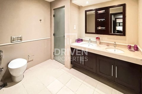 Apartment in The Views, Dubai, UAE 2 bedrooms, 132 sq.m. № 684387 - photo 8