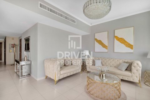Apartment in Downtown Dubai (Downtown Burj Dubai), Dubai, UAE 3 bedrooms, 221 sq.m. № 684377 - photo 6