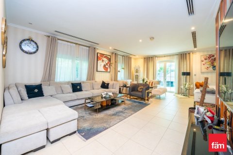 Villa zur Miete in Dubai, VAE 3 Schlafzimmer, 524.2 m2 Nr. 686312 - Foto 4